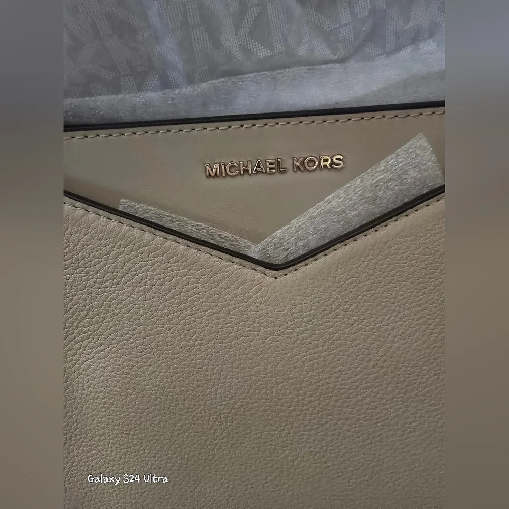 Michael Kors Whitney Zip Top Tote NWT In Oat Color - Picture 10 of 12